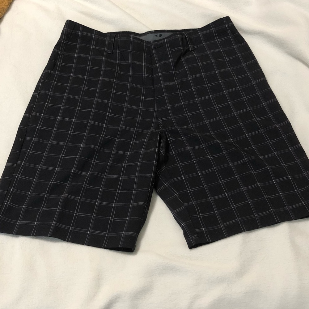 NWOT Men’s Black Shorts w/pin striping